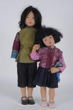 Héloïse, "Les deux soeurs"
deux poupées type asiatique en résine, 38...