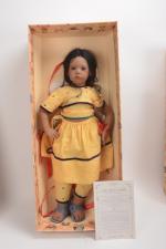 Annette Himstedt, "Amila"
poupée indienne en vinyle, yeux de verre, dans...