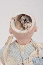 Petite poupée tête porcelaine allemande marquée 0 en creux, bouche...