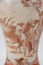 JAPON fin XIXe-début XXe siècle
Paire de vases balustres en porcelaine...