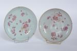 Chine XVIIIe siècle 
Paire d'assiettes creuses en porcelaine à décor...