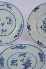 Chine XVIIIe siècle
Ensemble de trois assiettes en porcelaine à décor...