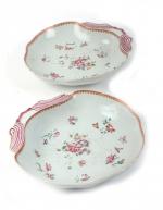 Chine XVIIIe siècle
Deux compotiers en forme de coquille en porcelaine...