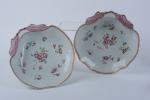 Chine XVIIIe siècle
Deux compotiers en forme de coquille en porcelaine...