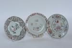 Chine XVIIIe siècle
Quatre assiettes dont une paire en porcelaine à...