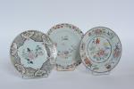 Chine XVIIIe siècle
Quatre assiettes dont une paire en porcelaine à...