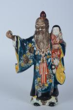 Chine XXe siècle
Sage tenant un enfant Grès émaillée polychrome. 
H....