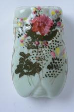 Chine fin XIXe siècle. 
Vase mural en porcelaine à fond...