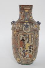Chine XXe siècle
Vase balustre en grès émaillé à décor de...