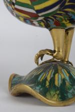 Chine
Paire de brûle-parfum en bronze cloisonné polychrome figurant des canards...