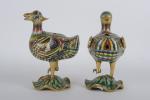 Chine
Paire de brûle-parfum en bronze cloisonné polychrome figurant des canards...