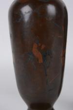 Chine début XXe siècle
Paire de petits vases en bronze à...