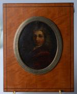 Ecole du XVIIIe siècle
Portrait d'homme au manteau rouge 
Petite huile...