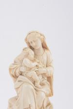France, XVIIIe siècle
Vierge à l'enfant assise
Statuette en ivoire
H. 9,8 cm.
Sur...