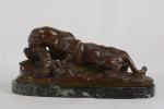 D'après Alfred Louis Barye (1796-1875)
Jaguar dévorant un lièvre
Bronze à double...