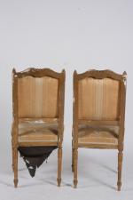 Paire de chaises 
en bois et stuc doré sculpté de...