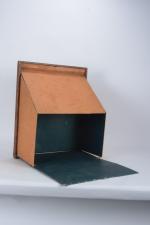 Boîte d'optique 
en bois et carton à façade recouverte d'une...