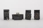 Quatre foldings de petites tailles
dont trois Vest Pocket Kodak, variantes...