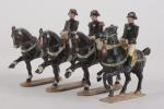 Quiralu, cadre de Saumur :
quatre chevaux et trois cavaliers.