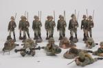 Allemagne, Elastolin et Linéol, IIIème Reich :
vingt-huit soldats fantassins au...