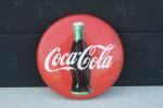 Coca Cola
Tôle imprimée en forme de capsule, datée 1990.
D. :...