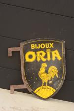 Bijoux Oria
Plaque émaillée double-face en écu, avec sa potence.
60 x...