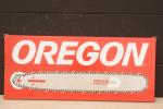 Oregon (chaînes de tronçonneuse)
Plaque émaillée à oreilles.
38 x 90 cm.