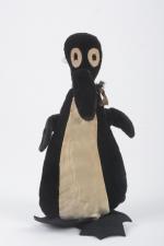 Alfred le pingouin en velours et feutre. 
22 cm.