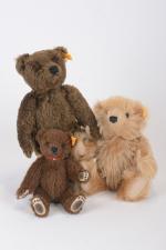 Steiff contemporain, réplica : trois ours
peluche longue blonde (23 cm),...