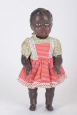 Maréchal, poupée noire en celluloïd,
chevelure modelée, traits peints. 30 cm.