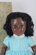 Raynal, Brigitte : poupée noire
en plastique noir. Dans sa boîte....