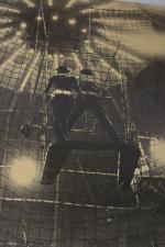 Neuf photos d'artistes de cirque 
dont Little Walter, grand format,...