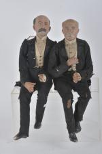 Deux personnages assis 
représentant Georges Clémenceau et Paul Deschanel (?)....