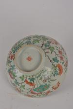 CHINE - Fin XIXe siècle
Bol en porcelaine émaillée polychrome de...