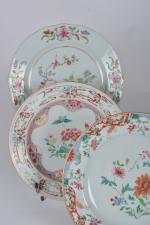 Chine XVIIIe et XIXe siècle
Cinq assiettes en porcelaine à décor...
