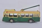 Joustra, trolley bus Gare-Mairie 
mécanique, en tôle peinte verte et...