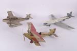 Meccavion, deux avions montés :
biplan mécanique rouge et beige et...