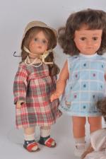 Six poupées diverses vers 1940-60,
habits d'origine : composition (46 cm),...