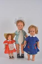 Gégé, trois poupées en composition,
habits, perruques, jambes raides. 30, 40...
