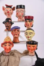 Dix marionnettes à gaine,
têtes en composition, vers 1960. A rattacher.