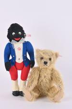 Steiff contemporain, deux ours avec certificat
"Golly" avec habits de feutrine...