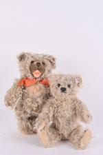 Steiff contemporain, deux ours en peluche longue
grise, 28 cm :...