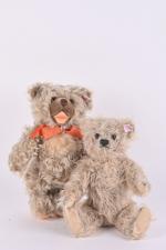 Steiff contemporain, deux ours en peluche longue
grise, 28 cm :...