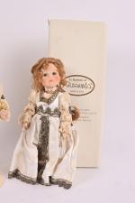 Italie, deux poupées modernes
en boîte, par Arianna.