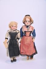 Auvergnate et Niçoise, deux poupées en habits traditionnels
tête porcelaine, bouche...