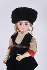 La cosaque, belle poupée à tête Bru
en biscuit pressé marqué...