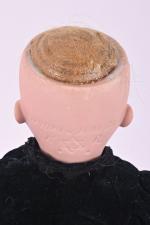 Jolie poupée Simon & Halbig tête en porcelaine
marquée en creux...