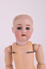 Petite poupée tête en porcelaine 
marquée en creux "Germany Handewerck...