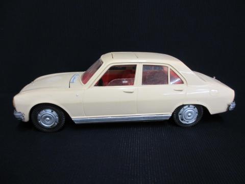 Joustra - Peugeot 504, couleur blanche, jouet à friction, neuf en boite