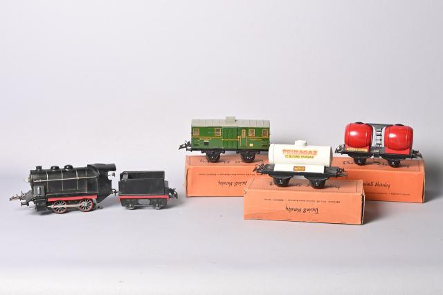 Hornby, rame de marchandise avec locomotive 020 électrique noire